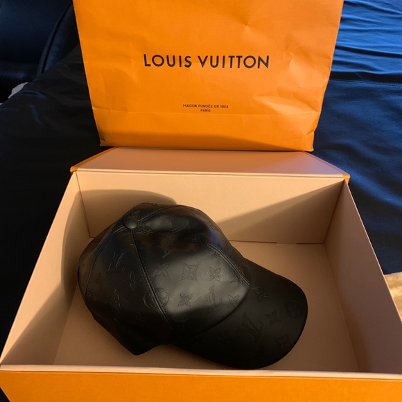 Authentic Louis Vuitton cap, never worn, only tried on - Picture 1 of 4